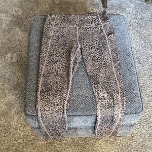 Fabletics Oasis PureLuxe High-Waisted 7/8 Leggings - Mocha Latte Micro Spot